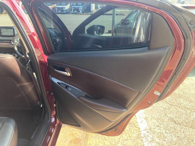 デミオ １３Ｓツーリング　Ｌパッケージ　後期モデル／車検２年＋整備＆保証付／衝突軽減ブレーキ／ナビ／ブルセグＴＶ／ＣＤ／ＤＶＤ／Ｂｌｕｅｔｏｏｔｈオーディオ／ＥＴＣ／ハーフレザーシート／ＬＥＤヘッドライト／ヘッドアップディスプレ／純正アルミ（55枚目）