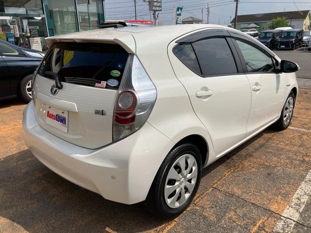 アクア Ｓ　車検２年＋整備＆保証付／純正ナビ（地デジＴＶ／Ｂｌｕｅｔｏｏｔｈオーディオ／ＣＤ／ＳＤ／ＡＵＸ）／バックカメラ／コーナーセンサ／スマートキー／シートヒータ（運転席・助手席）／オートライト／電動格ミラー（6枚目）