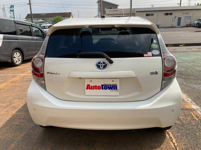 アクア Ｓ　車検２年＋整備＆保証付／純正ナビ（地デジＴＶ／Ｂｌｕｅｔｏｏｔｈオーディオ／ＣＤ／ＳＤ／ＡＵＸ）／バックカメラ／コーナーセンサ／スマートキー／シートヒータ（運転席・助手席）／オートライト／電動格ミラー（29枚目）