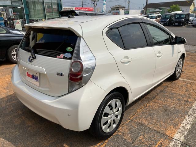 アクア Ｓ　車検２年＋整備＆保証付／純正ナビ（地デジＴＶ／Ｂｌｕｅｔｏｏｔｈオーディオ／ＣＤ／ＳＤ／ＡＵＸ）／バックカメラ／コーナーセンサ／スマートキー／シートヒータ（運転席・助手席）／オートライト／電動格ミラー（30枚目）