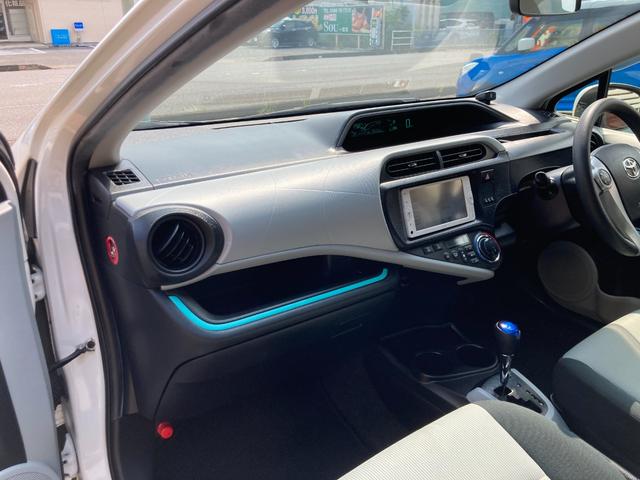 アクア Ｓ　車検２年＋整備＆保証付／純正ナビ（地デジＴＶ／Ｂｌｕｅｔｏｏｔｈオーディオ／ＣＤ／ＳＤ／ＡＵＸ）／バックカメラ／コーナーセンサ／スマートキー／シートヒータ（運転席・助手席）／オートライト／電動格ミラー（46枚目）