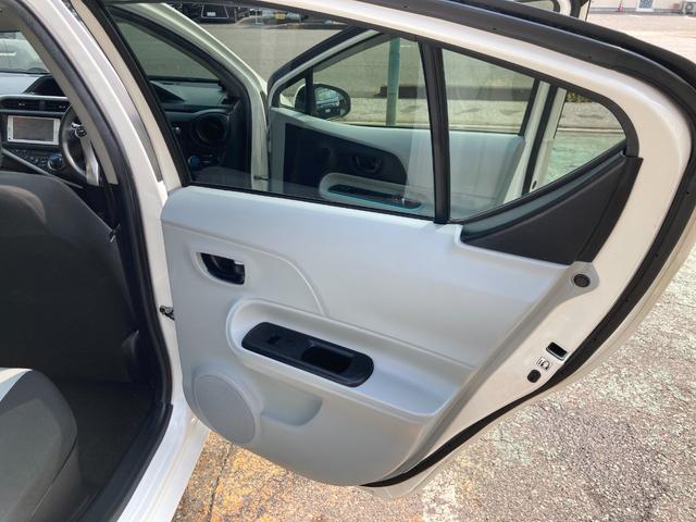 アクア Ｓ　車検２年＋整備＆保証付／純正ナビ（地デジＴＶ／Ｂｌｕｅｔｏｏｔｈオーディオ／ＣＤ／ＳＤ／ＡＵＸ）／バックカメラ／コーナーセンサ／スマートキー／シートヒータ（運転席・助手席）／オートライト／電動格ミラー（57枚目）