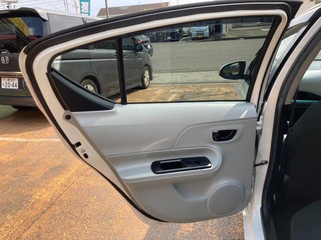 アクア Ｓ　車検２年＋整備＆保証付／純正ナビ（地デジＴＶ／Ｂｌｕｅｔｏｏｔｈオーディオ／ＣＤ／ＳＤ／ＡＵＸ）／バックカメラ／コーナーセンサ／スマートキー／シートヒータ（運転席・助手席）／オートライト／電動格ミラー（60枚目）