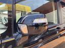 明るいクリーンな商談ルームでゆっくりお気に入りの車を見つけてください。