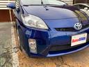 明るいクリーンな商談ルームでゆっくりお気に入りの車を見つけてください。