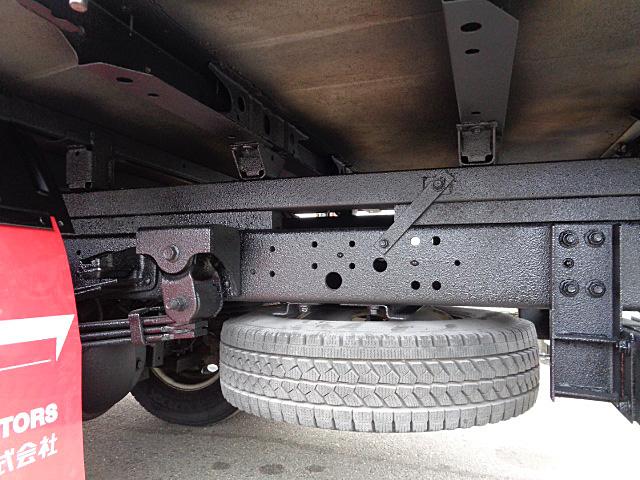 デュトロ  ユニック車 クレーン付きトラック 標準ロングロング3トン 2.9t吊 ワイドアウトリガー ユニック4段 ラジコン フックイン 荷台内寸L370cmxW178cmxH38cm 床木 煽り穴3対(19枚目)
