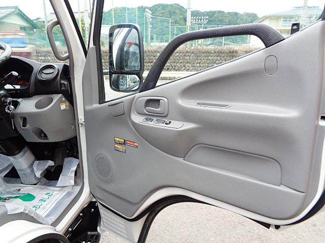 デュトロ  ユニック車 クレーン付きトラック 標準ロングロング3トン 2.9t吊 ワイドアウトリガー ユニック4段 ラジコン フックイン 荷台内寸L370cmxW178cmxH38cm 床木 煽り穴3対(27枚目)