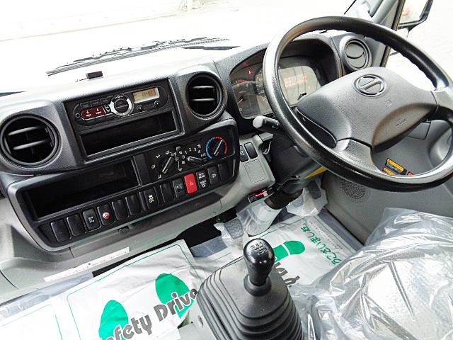 デュトロ  ユニック車 クレーン付きトラック 標準ロングロング3トン 2.9t吊 ワイドアウトリガー ユニック4段 ラジコン フックイン 荷台内寸L370cmxW178cmxH38cm 床木 煽り穴3対(29枚目)