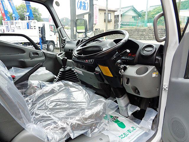 デュトロ  ユニック車 クレーン付きトラック 標準ロングロング3トン 2.9t吊 ワイドアウトリガー ユニック4段 ラジコン フックイン 荷台内寸L370cmxW178cmxH38cm 床木 煽り穴3対(31枚目)