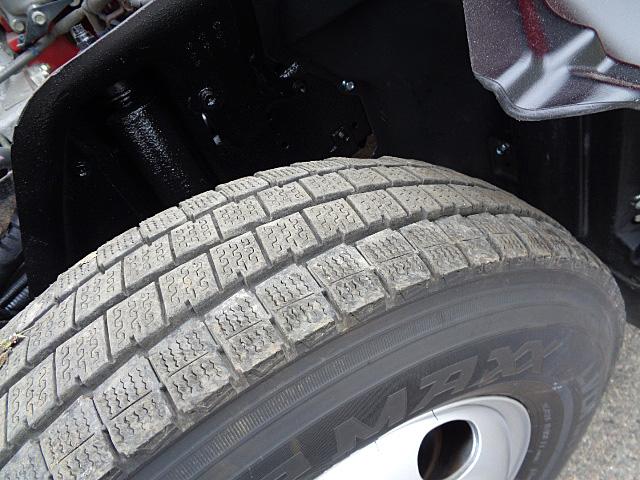 デュトロ  ユニック車 クレーン付きトラック 標準ロングロング3トン 2.9t吊 ワイドアウトリガー ユニック4段 ラジコン フックイン 荷台内寸L370cmxW178cmxH38cm 床木 煽り穴3対(35枚目)