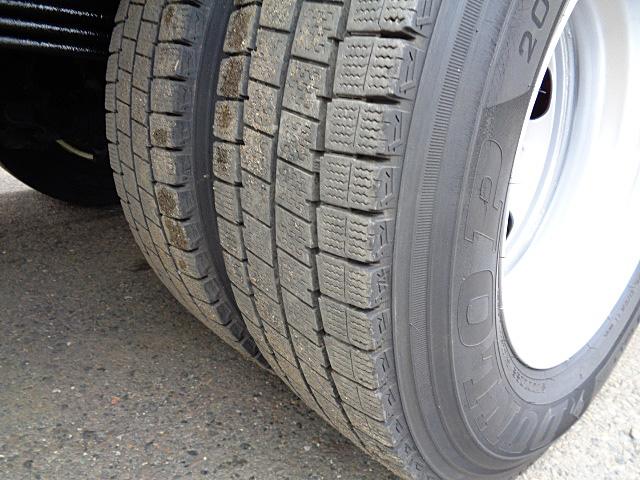 デュトロ  ユニック車 クレーン付きトラック 標準ロングロング3トン 2.9t吊 ワイドアウトリガー ユニック4段 ラジコン フックイン 荷台内寸L370cmxW178cmxH38cm 床木 煽り穴3対(36枚目)