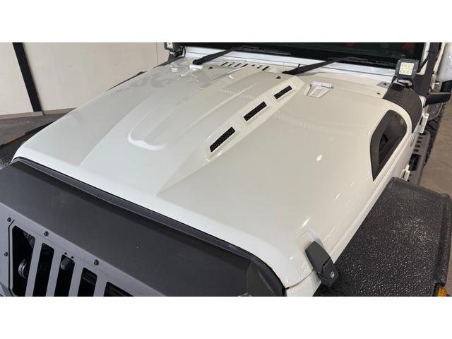 ジープ・ラングラーアンリミテッド ナビエディション　アンリミテッド　ナビエディション　４ＷＤ　ヨコハマジオランダー　Ｍ／Ｔ　ＫＭＣ　ＫＭ５４９　ＧＲＳ　１７インチホイール　ＢＡＴＴＬＥＺ　マフラー（67枚目）
