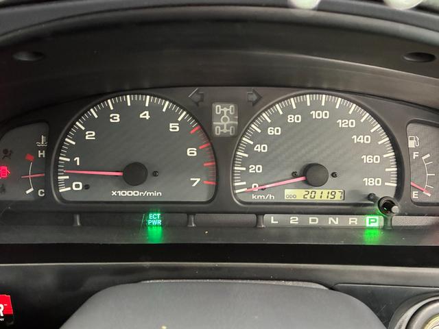 ハイラックスサーフ SSR-X Vセレクション 4WD車輛 リフトアップ オーバーフェンダー シートカバー 16インチホイールマッドブラック塗装 RADAR RENEGADE A/T5タイヤ FLOWMASTERマフラー NARDIステアリング(18枚目)