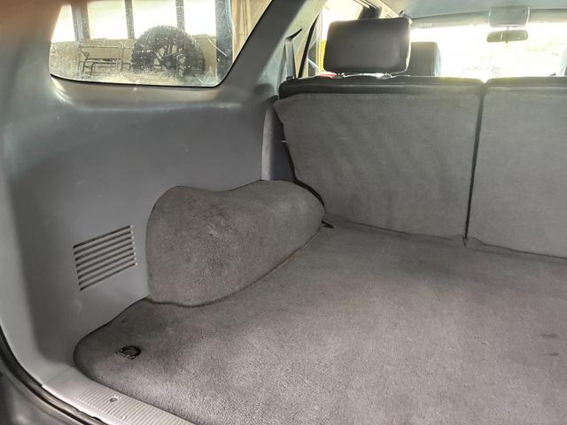 ハイラックスサーフ SSR-X Vセレクション 4WD車輛 リフトアップ オーバーフェンダー シートカバー 16インチホイールマッドブラック塗装 RADAR RENEGADE A/T5タイヤ FLOWMASTERマフラー NARDIステアリング(31枚目)