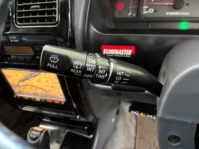 ハイラックスサーフ SSR-X Vセレクション 4WD車輛 リフトアップ オーバーフェンダー シートカバー 16インチホイールマッドブラック塗装 RADAR RENEGADE A/T5タイヤ FLOWMASTERマフラー NARDIステアリング(64枚目)