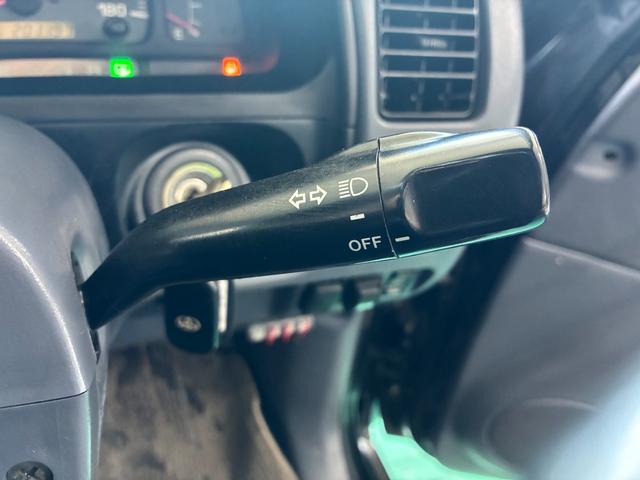 ハイラックスサーフ SSR-X Vセレクション 4WD車輛 リフトアップ オーバーフェンダー シートカバー 16インチホイールマッドブラック塗装 RADAR RENEGADE A/T5タイヤ FLOWMASTERマフラー NARDIステアリング(65枚目)