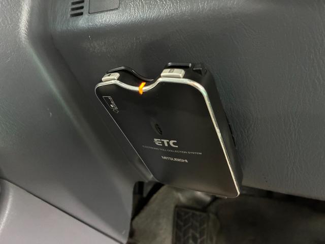 ハイラックスサーフ SSR-X Vセレクション 4WD車輛 リフトアップ オーバーフェンダー シートカバー 16インチホイールマッドブラック塗装 RADAR RENEGADE A/T5タイヤ FLOWMASTERマフラー NARDIステアリング(66枚目)