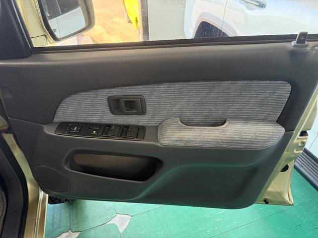 ハイラックスサーフ SSR-X アクティブパッケージIII ワイド ゴールド全塗装 4WD車輛 4RUNNER ナローカスタム リフトアップ サンルーフ DEAN16インチホイール YOKOHAMA GEOLANDER A/T TOYOTAエンブレム シートカバー(18枚目)