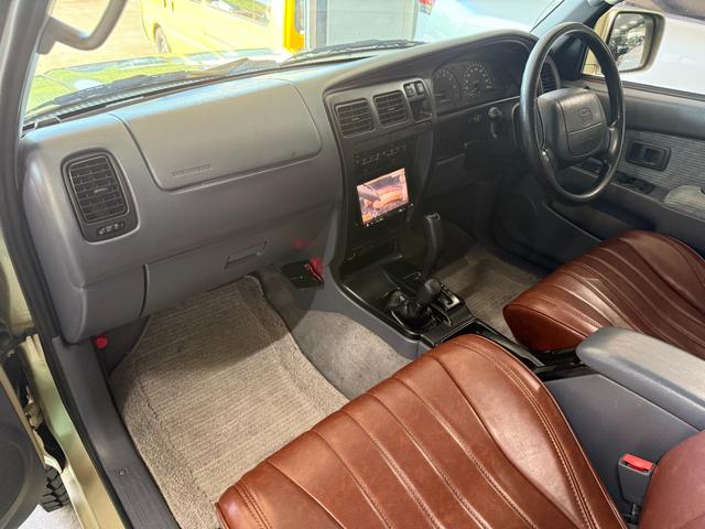 ハイラックスサーフ SSR-X アクティブパッケージIII ワイド ゴールド全塗装 4WD車輛 4RUNNER ナローカスタム リフトアップ サンルーフ DEAN16インチホイール YOKOHAMA GEOLANDER A/T TOYOTAエンブレム シートカバー(22枚目)