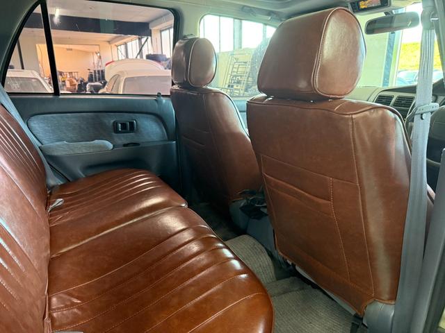 ハイラックスサーフ SSR-X アクティブパッケージIII ワイド ゴールド全塗装 4WD車輛 4RUNNER ナローカスタム リフトアップ サンルーフ DEAN16インチホイール YOKOHAMA GEOLANDER A/T TOYOTAエンブレム シートカバー(28枚目)