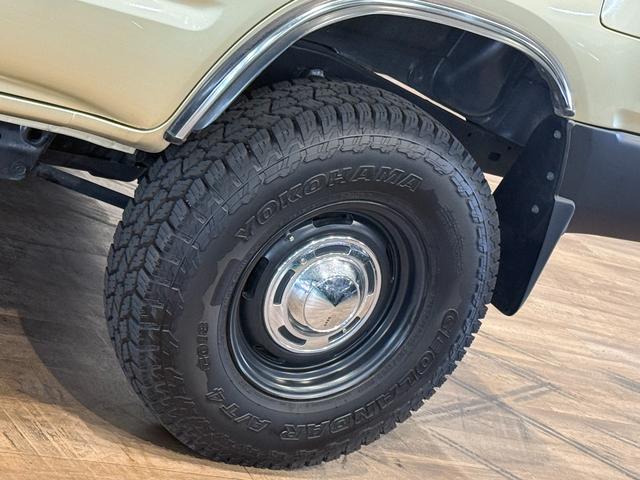 ハイラックスサーフ SSR-X アクティブパッケージIII ワイド ゴールド全塗装 4WD車輛 4RUNNER ナローカスタム リフトアップ サンルーフ DEAN16インチホイール YOKOHAMA GEOLANDER A/T TOYOTAエンブレム シートカバー(44枚目)