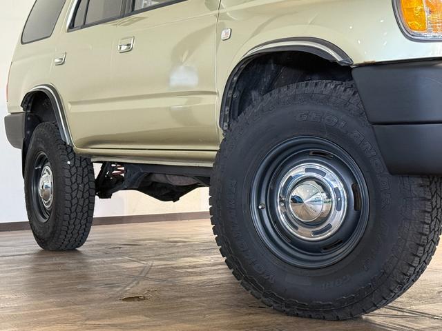 ハイラックスサーフ SSR-X アクティブパッケージIII ワイド ゴールド全塗装 4WD車輛 4RUNNER ナローカスタム リフトアップ サンルーフ DEAN16インチホイール YOKOHAMA GEOLANDER A/T TOYOTAエンブレム シートカバー(48枚目)