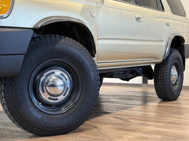 ハイラックスサーフ SSR-X アクティブパッケージIII ワイド ゴールド全塗装 4WD車輛 4RUNNER ナローカスタム リフトアップ サンルーフ DEAN16インチホイール YOKOHAMA GEOLANDER A/T TOYOTAエンブレム シートカバー(72枚目)