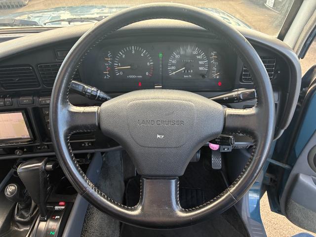 ランドクルーザー８０ ＶＸリミテッド　ミスティックブルー全塗装　４ＷＤ車輛　角目４灯　前後バンパーブラック塗装　１５インチアルミホイールマッドブラック塗装　ＹＯＫＯＨＡＭＡ　ＧＥＯＬＡＮＤＥＲタイヤ　サンルーフ　カロッツェリアナビ（16枚目）