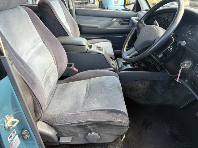 ランドクルーザー８０ ＶＸリミテッド　ミスティックブルー全塗装　４ＷＤ車輛　角目４灯　前後バンパーブラック塗装　１５インチアルミホイールマッドブラック塗装　ＹＯＫＯＨＡＭＡ　ＧＥＯＬＡＮＤＥＲタイヤ　サンルーフ　カロッツェリアナビ（21枚目）