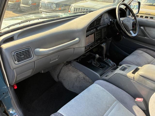 ランドクルーザー８０ ＶＸリミテッド　ミスティックブルー全塗装　４ＷＤ車輛　角目４灯　前後バンパーブラック塗装　１５インチアルミホイールマッドブラック塗装　ＹＯＫＯＨＡＭＡ　ＧＥＯＬＡＮＤＥＲタイヤ　サンルーフ　カロッツェリアナビ（22枚目）