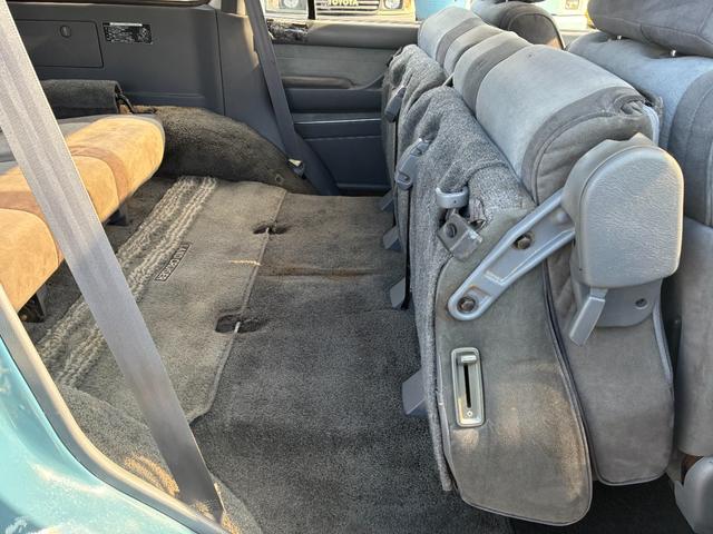 ランドクルーザー８０ ＶＸリミテッド　ミスティックブルー全塗装　４ＷＤ車輛　角目４灯　前後バンパーブラック塗装　１５インチアルミホイールマッドブラック塗装　ＹＯＫＯＨＡＭＡ　ＧＥＯＬＡＮＤＥＲタイヤ　サンルーフ　カロッツェリアナビ（33枚目）