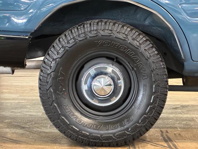 ランドクルーザー８０ ＶＸリミテッド　ミスティックブルー全塗装　４ＷＤ車輛　角目４灯　前後バンパーブラック塗装　１５インチアルミホイールマッドブラック塗装　ＹＯＫＯＨＡＭＡ　ＧＥＯＬＡＮＤＥＲタイヤ　サンルーフ　カロッツェリアナビ（42枚目）