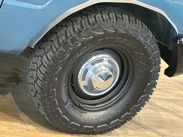 ランドクルーザー８０ ＶＸリミテッド　ミスティックブルー全塗装　４ＷＤ車輛　角目４灯　前後バンパーブラック塗装　１５インチアルミホイールマッドブラック塗装　ＹＯＫＯＨＡＭＡ　ＧＥＯＬＡＮＤＥＲタイヤ　サンルーフ　カロッツェリアナビ（44枚目）