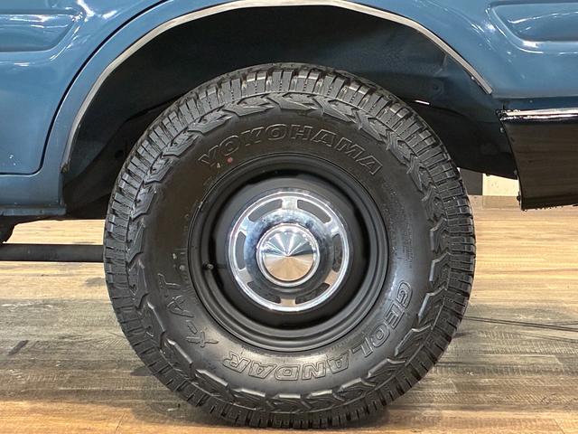 ランドクルーザー８０ ＶＸリミテッド　ミスティックブルー全塗装　４ＷＤ車輛　角目４灯　前後バンパーブラック塗装　１５インチアルミホイールマッドブラック塗装　ＹＯＫＯＨＡＭＡ　ＧＥＯＬＡＮＤＥＲタイヤ　サンルーフ　カロッツェリアナビ（51枚目）