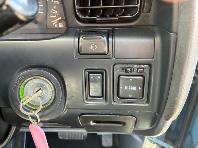 ランドクルーザー８０ ＶＸリミテッド　ミスティックブルー全塗装　４ＷＤ車輛　角目４灯　前後バンパーブラック塗装　１５インチアルミホイールマッドブラック塗装　ＹＯＫＯＨＡＭＡ　ＧＥＯＬＡＮＤＥＲタイヤ　サンルーフ　カロッツェリアナビ（60枚目）