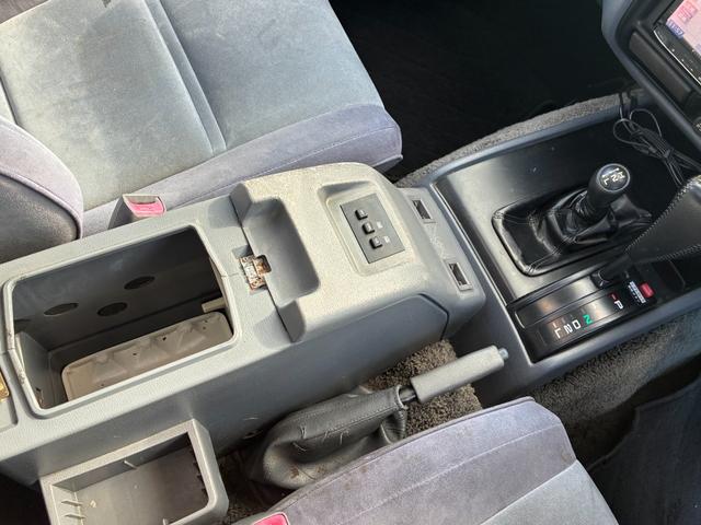 ランドクルーザー８０ ＶＸリミテッド　ミスティックブルー全塗装　４ＷＤ車輛　角目４灯　前後バンパーブラック塗装　１５インチアルミホイールマッドブラック塗装　ＹＯＫＯＨＡＭＡ　ＧＥＯＬＡＮＤＥＲタイヤ　サンルーフ　カロッツェリアナビ（63枚目）