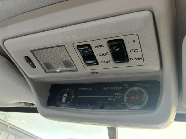 ランドクルーザー８０ ＶＸリミテッド　ミスティックブルー全塗装　４ＷＤ車輛　角目４灯　前後バンパーブラック塗装　１５インチアルミホイールマッドブラック塗装　ＹＯＫＯＨＡＭＡ　ＧＥＯＬＡＮＤＥＲタイヤ　サンルーフ　カロッツェリアナビ（65枚目）