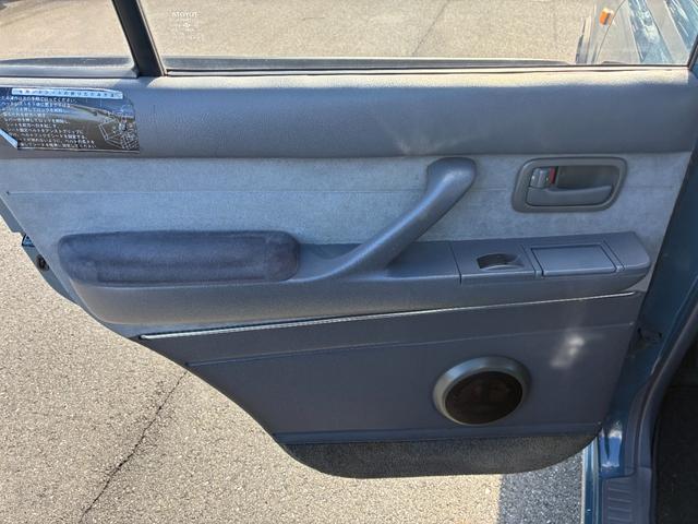 ランドクルーザー８０ ＶＸリミテッド　ミスティックブルー全塗装　４ＷＤ車輛　角目４灯　前後バンパーブラック塗装　１５インチアルミホイールマッドブラック塗装　ＹＯＫＯＨＡＭＡ　ＧＥＯＬＡＮＤＥＲタイヤ　サンルーフ　カロッツェリアナビ（68枚目）