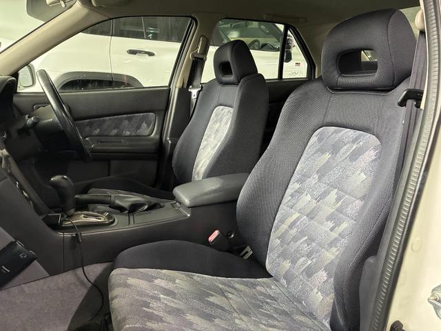 スカイライン ２５ＧＴ－Ｘ　外装リフレッシュパール塗装　フロントワイドフェンダー　新品エアロ　新品リアウィング　新品砲弾マフラー　新品ＢＬＩＴＺフルタップ車高調　新品クロススピードＲＳ９　新品タイヤ　キャリパーイエロー塗装（25枚目）