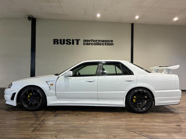 スカイライン ２５ＧＴ－Ｘ　外装リフレッシュパール塗装　フロントワイドフェンダー　新品エアロ　新品リアウィング　新品砲弾マフラー　新品ＢＬＩＴＺフルタップ車高調　新品クロススピードＲＳ９　新品タイヤ　キャリパーイエロー塗装（44枚目）