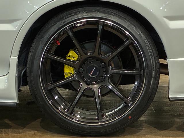 スカイライン ２５ＧＴ－Ｘ　外装リフレッシュパール塗装　フロントワイドフェンダー　新品エアロ　新品リアウィング　新品砲弾マフラー　新品ＢＬＩＴＺフルタップ車高調　新品クロススピードＲＳ９　新品タイヤ　キャリパーイエロー塗装（54枚目）