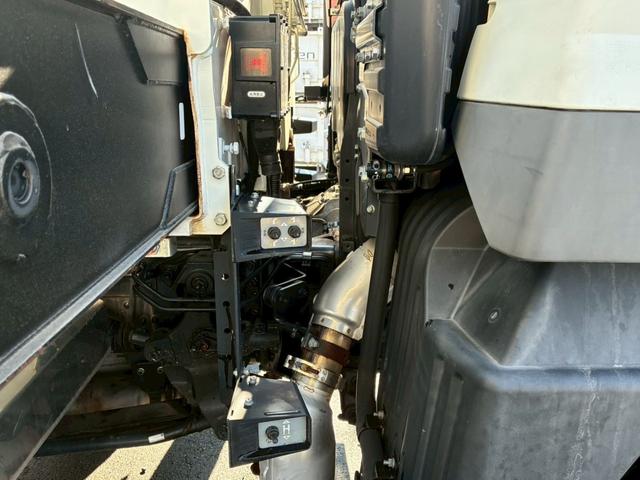 スーパーグレート セルフクレーン　★メッキカスタム　４段セルフクレーン　ハイジャッキ　ラジコン　ウインチ　１１．８トン積　２デフ　　積載１１８００ｋｇ　ウインチ　アユミ板入れ　メッキカスタム　重機運搬★（68枚目）