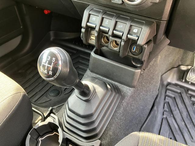 ジムニー ＸＬ　セーフティーサポート／ディスプレイオーディオ／Ｂｌｕｅｔｏｏｔｈ／スマートキー／ＥＴＣ／シートヒーター／背面タイヤ／５ＭＴ（12枚目）