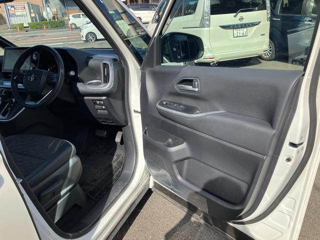 ヴォクシー S-Z 純正10型ナビ/14型有機EL後席ディスプレイ/Bluetooth/フルセグ/バックカメラ/両側パワースライドドア/シートヒーター/スマートキー(9枚目)
