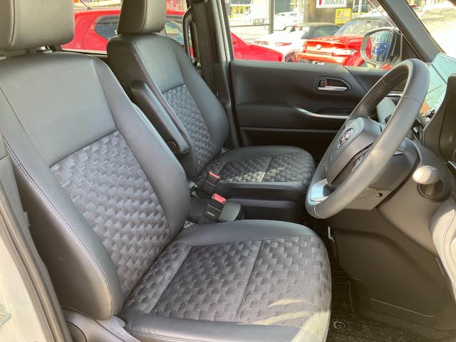 ヴォクシー S-Z 純正10型ナビ/14型有機EL後席ディスプレイ/Bluetooth/フルセグ/バックカメラ/両側パワースライドドア/シートヒーター/スマートキー(11枚目)