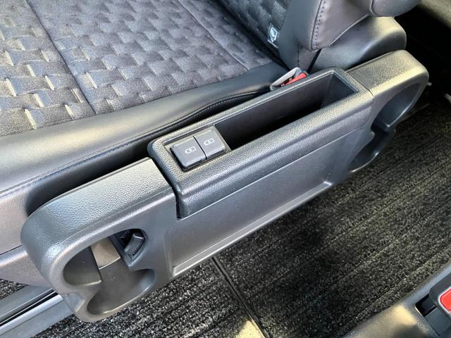 ヴォクシー S-Z 純正10型ナビ/14型有機EL後席ディスプレイ/Bluetooth/フルセグ/バックカメラ/両側パワースライドドア/シートヒーター/スマートキー(28枚目)