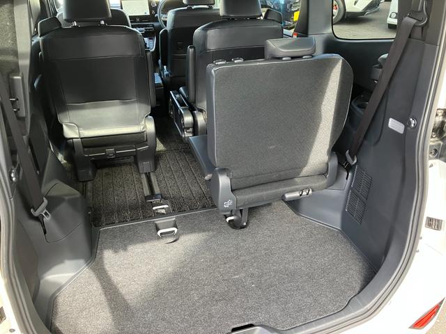 ヴォクシー S-Z 純正10型ナビ/14型有機EL後席ディスプレイ/Bluetooth/フルセグ/バックカメラ/両側パワースライドドア/シートヒーター/スマートキー(31枚目)