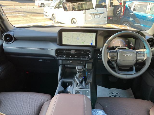 ランドクルーザー250 VXファーストエディション 12.3インチディスプレイ(コネクティッドナビ)/全周囲カメラ/Bluetoothオーディオ/リフレクター式3眼LED/専用純正アルミホイール/レザーシート/ムーンルーフ/登録済み未使用車(2枚目)