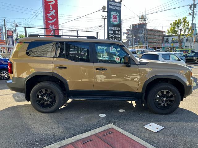 ランドクルーザー250 VXファーストエディション 12.3インチディスプレイ(コネクティッドナビ)/全周囲カメラ/Bluetoothオーディオ/リフレクター式3眼LED/専用純正アルミホイール/レザーシート/ムーンルーフ/登録済み未使用車(9枚目)