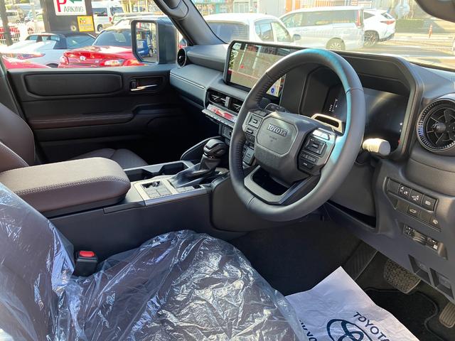 ランドクルーザー250 VXファーストエディション 12.3インチディスプレイ(コネクティッドナビ)/全周囲カメラ/Bluetoothオーディオ/リフレクター式3眼LED/専用純正アルミホイール/レザーシート/ムーンルーフ/登録済み未使用車(10枚目)